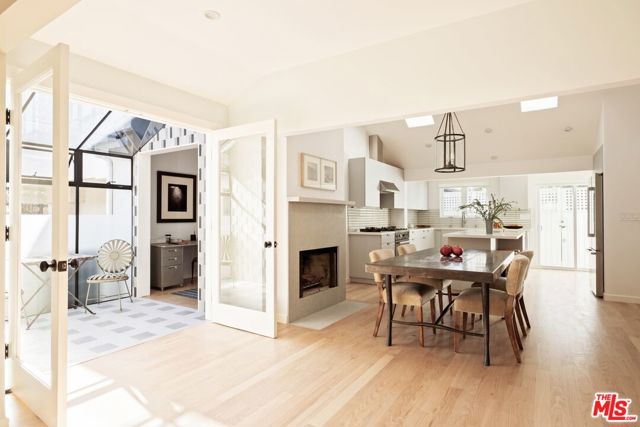 825 Coeur D Alene Avenue, Venice CA: https://media.crmls.org/mediaz/213dd3f4-9b80-479c-b959-94fd1af1881b.jpg