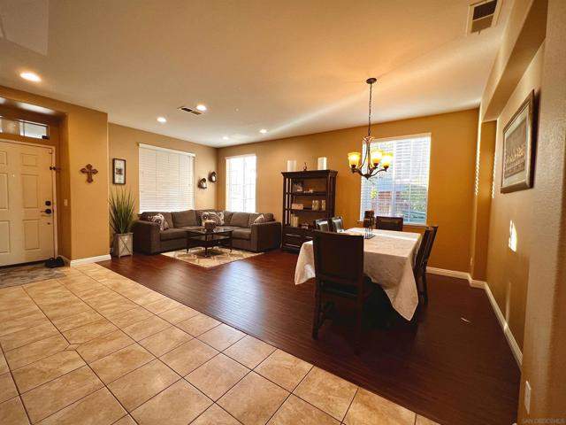 37710 Sprucewood Ln, Murrieta CA: https://media.crmls.org/mediaz/213e15d6-7a81-41ef-900b-1fe11eef8aec.jpg