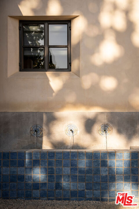 976 N Alpine Drive, Beverly Hills CA: https://media.crmls.org/mediaz/213ed4f9-155c-4073-8dfd-4149240d888c.jpg