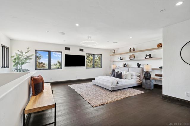 5653 Linea Del Cielo, Rancho Santa Fe CA: https://media.crmls.org/mediaz/213f459e-e196-463a-8e96-d5f8e7f662a6.jpg