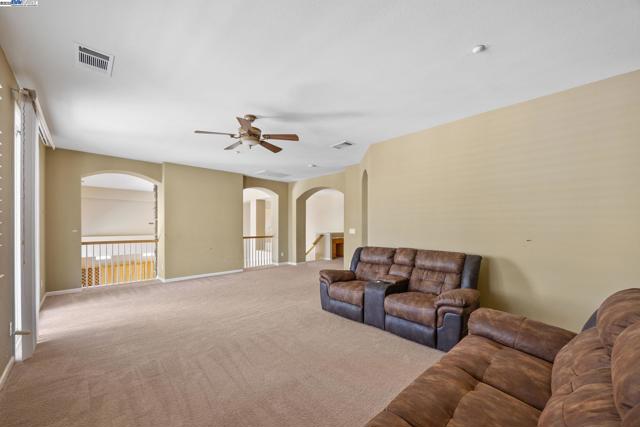 2132 Gold Poppy St, Brentwood CA: https://media.crmls.org/mediaz/213fb9f8-9251-439e-a4ba-c3d7b8d670c1.jpg