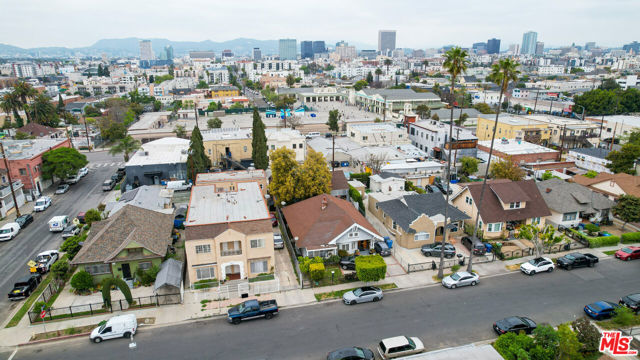 2905 W 14th Street, Los Angeles CA: https://media.crmls.org/mediaz/213ff4b8-d52c-4d9c-9470-6f6f874be0ae.jpg