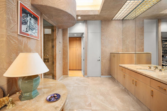 203 Kiva Drive, Palm Desert CA: https://media.crmls.org/mediaz/21402d62-4162-4675-a78d-a48be498a519.jpg