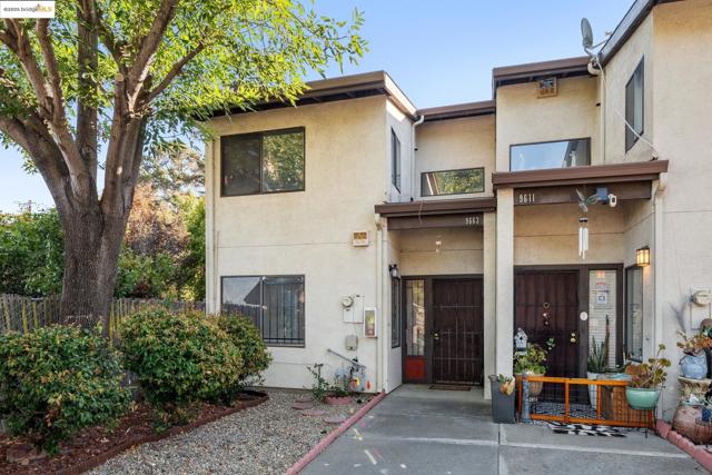 9663 Elmview, Oakland CA: https://media.crmls.org/mediaz/21408c4e-cf94-4e88-829f-79ffeb46c213.jpg