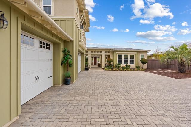 956 Urania Avenue, Encinitas CA: https://media.crmls.org/mediaz/2140b3d7-2bc8-4186-bc38-76fd60ba4a4b.jpg