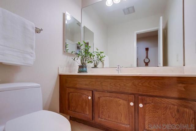 16657 Valle Verde Rd, Poway CA: https://media.crmls.org/mediaz/21418218-bf14-4331-93ed-c5e13f01b937.jpg
