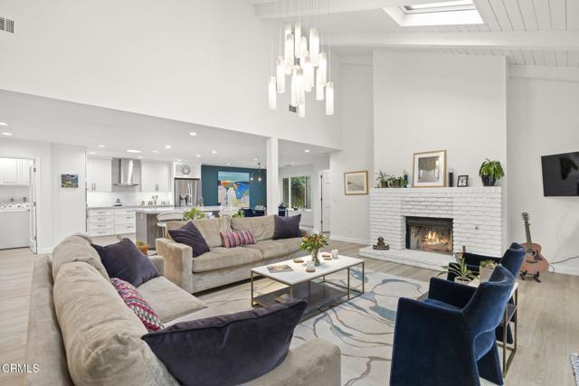 311 w W Summer Street, Ojai CA: https://media.crmls.org/mediaz/21419108-9b49-4619-8673-0a27e403befc.jpg