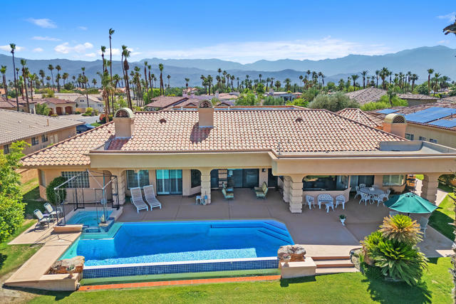 346 Crest Lake Drive, Palm Desert CA: https://media.crmls.org/mediaz/2141a621-7470-4f15-8cc6-6dc6eb54a497.jpg