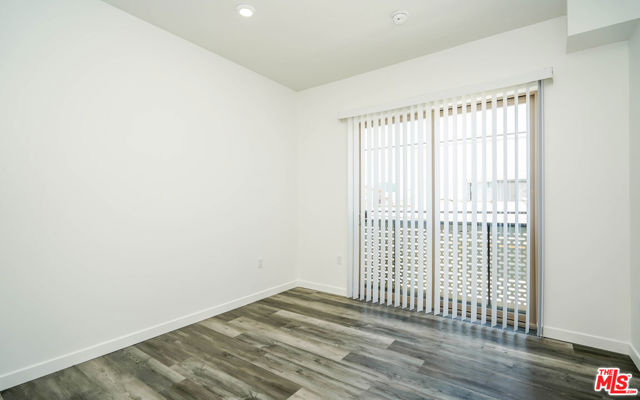 2701 James M Wood Boulevard, Los Angeles CA: https://media.crmls.org/mediaz/2141e730-4f56-444f-8a1e-17bc668ad52a.jpg