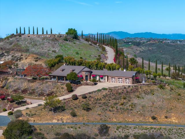 30419 Canyon Estates Road, Vista CA: https://media.crmls.org/mediaz/214217c6-7080-4f4e-90f6-2f3768d61182.jpg