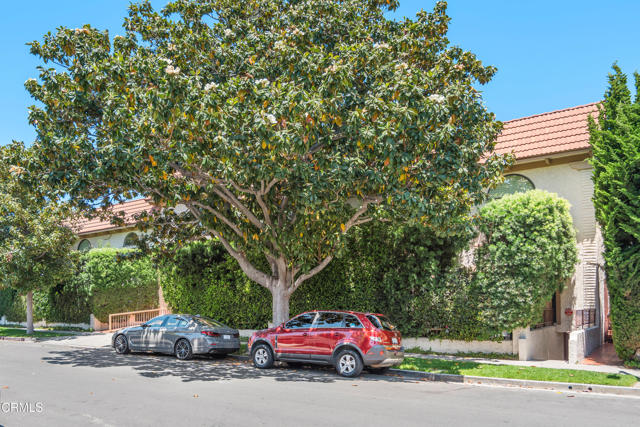 1850 Midvale Avenue, Los Angeles CA: https://media.crmls.org/mediaz/21458dd6-7365-4f44-b478-006b9c77400c.jpg