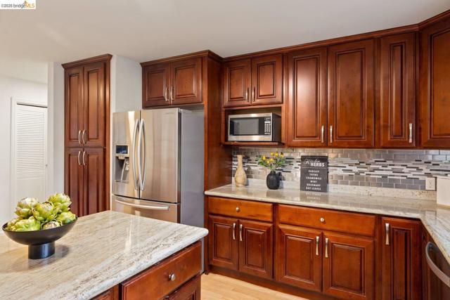 Image 12 of 59 For 6975 Charing Cross Rd