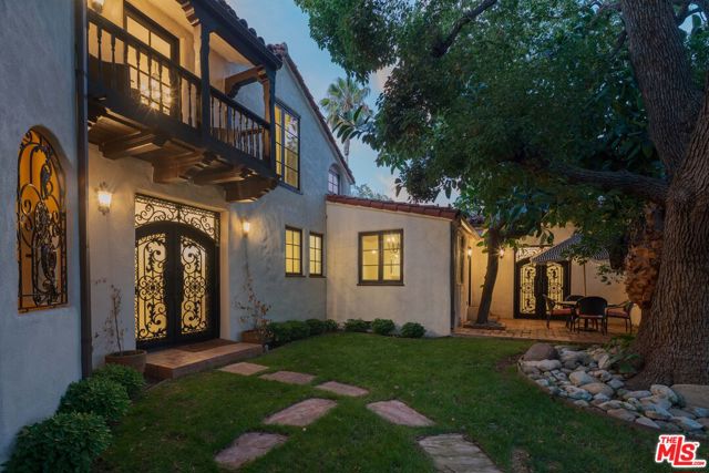 333 Virginia Avenue, Pasadena CA: https://media.crmls.org/mediaz/2145eb2c-fd64-4818-97d9-d662236e258e.jpg