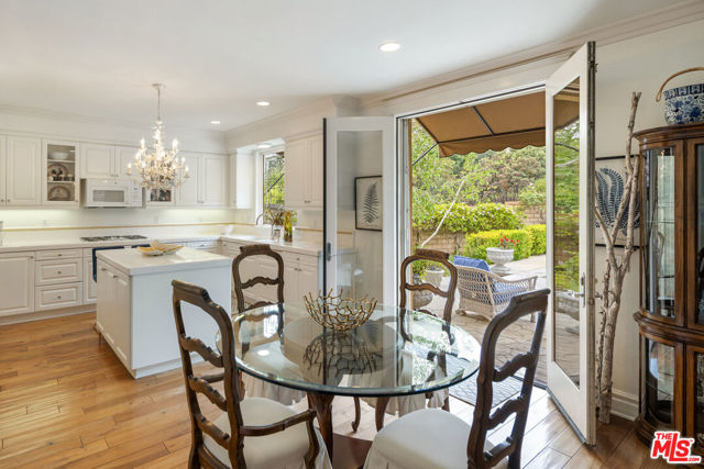26841 Greenleaf Court, Valencia CA: https://media.crmls.org/mediaz/21462a6b-8a21-4add-a8da-8eee17e88345.jpg