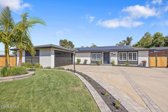 1233 Calle Olmo, Thousand Oaks CA: https://media.crmls.org/mediaz/2146c431-ad5d-4a54-94e1-60cd61a0481b.jpg