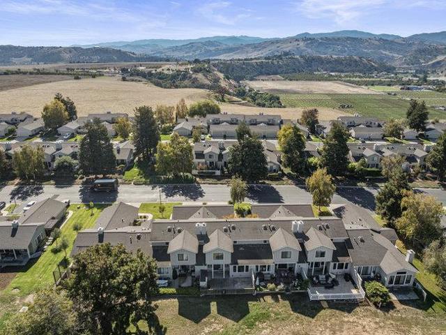 756 Duffin Drive, Hollister CA: https://media.crmls.org/mediaz/2146e769-5da2-4b72-b6e4-334773276ad2.jpg