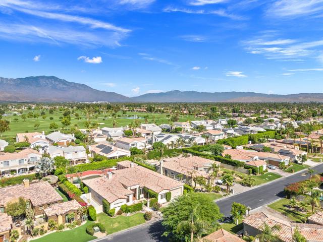 47 Gibraltar Drive, Palm Desert CA: https://media.crmls.org/mediaz/2146eda7-4c55-4142-8045-d658e805f205.jpg