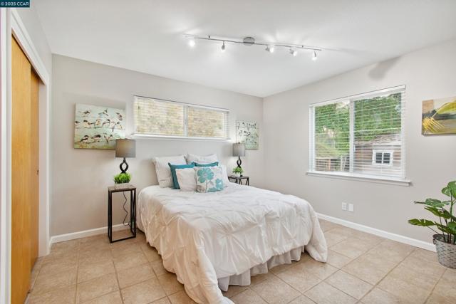 1810 Meadow Lane, Walnut Creek CA: https://media.crmls.org/mediaz/21474201-fbd8-47bb-a9e5-b64d9c49ef52.jpg