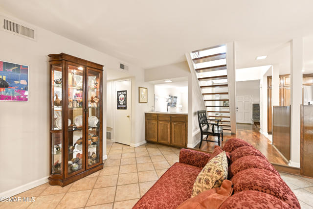 22421 Jeffrey Mark Court, Chatsworth CA: https://media.crmls.org/mediaz/214773db-ba08-4f53-8448-3c128c0c9a2f.jpg
