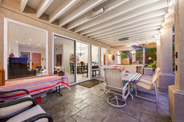 7215 Daffodil Pl, Carlsbad CA: https://media.crmls.org/mediaz/21478347-d145-40c8-a4bc-5a137b26d452.jpg