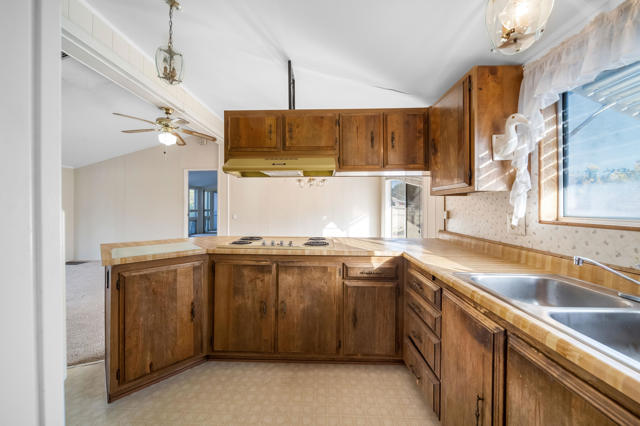 33440 Carlsbad Circle, Thousand Palms CA: https://media.crmls.org/mediaz/21484f48-2f71-4b9d-8048-e731a544628f.jpg