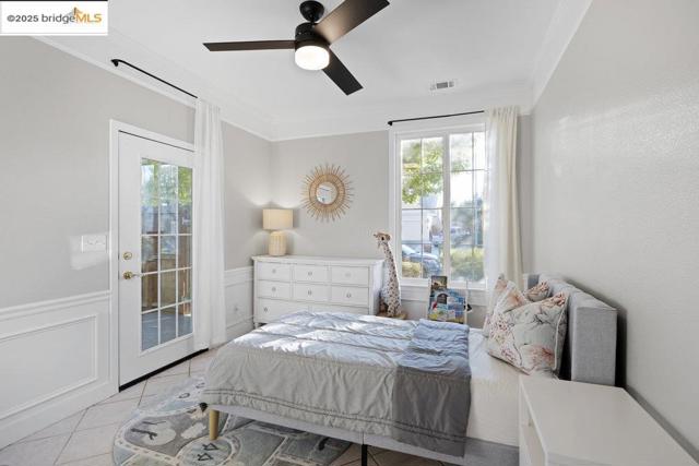1030 Orchid Dr, Brentwood CA: https://media.crmls.org/mediaz/2148557a-6a17-425b-9c57-9d0f3938e7df.jpg