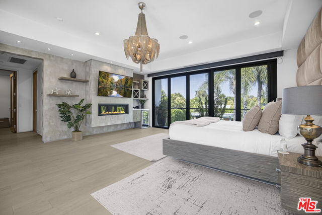 5304 Louise Avenue, Encino CA: https://media.crmls.org/mediaz/21494141-42d1-4103-aa1f-a288bab5e8a4.jpg