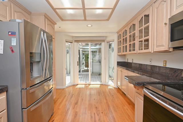 727 Paradise Valley Ct, Danville CA: https://media.crmls.org/mediaz/214949ff-81b1-4f06-a60c-6dfac175140b.jpg