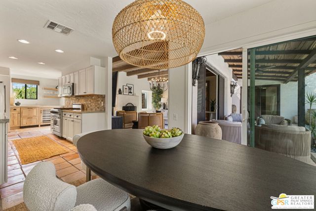 370 W Crestview Drive, Palm Springs, CA 92264