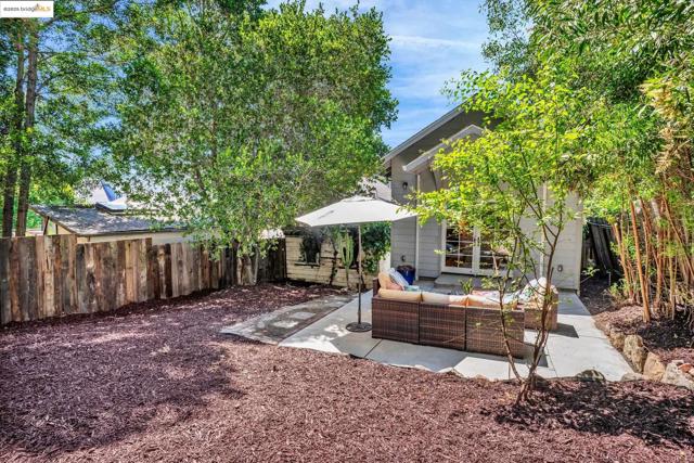 580 Chetwood St., Oakland CA: https://media.crmls.org/mediaz/21498be8-52e5-4a0f-9740-22d328c3de89.jpg