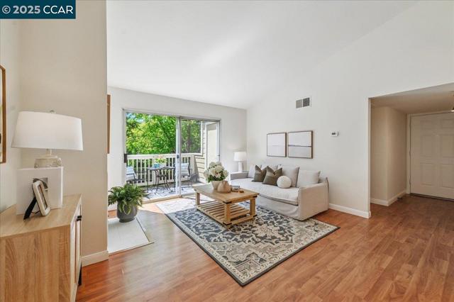 115 Reflections Dr, San Ramon CA: https://media.crmls.org/mediaz/2149a8cc-19eb-450b-a216-16639cc3b47c.jpg