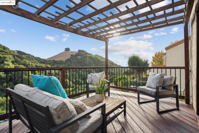 28149 Riggs Ct, Hayward CA: https://media.crmls.org/mediaz/2149f54b-e7c3-4010-9c32-a965f3595fd6.jpg