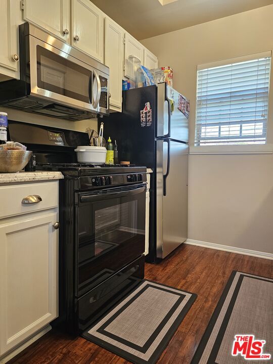 602 Obispo Avenue, Long Beach CA: https://media.crmls.org/mediaz/214a54dc-8e4d-4957-b225-5a8e831ad0a9.jpg