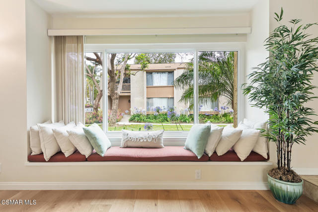 1617 Beagle Court, Ventura CA: https://media.crmls.org/mediaz/214a87aa-8ce9-4476-bfcc-e57350283c54.jpg