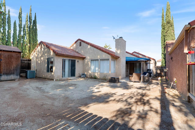 6691 Pecan Avenue, Moorpark CA: https://media.crmls.org/mediaz/214b0405-c074-4f11-bfe3-498a2d73e2b6.jpg