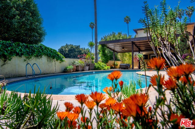 664 S Highland Avenue, Los Angeles CA: https://media.crmls.org/mediaz/214b04bc-3214-42a3-8ffa-78be7d6d3d57.jpg