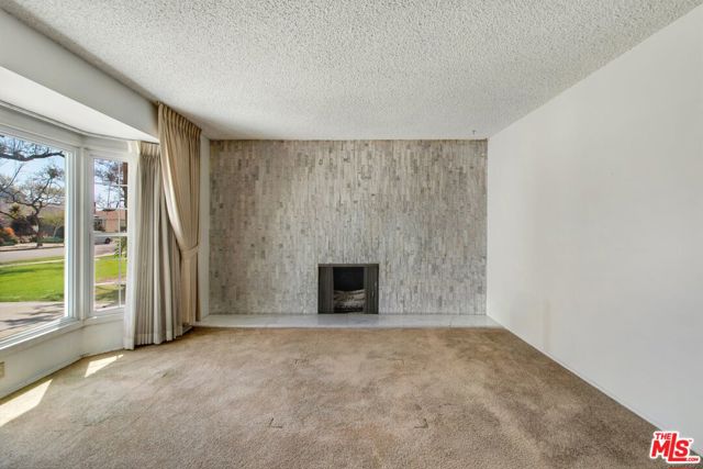 3825 Edgehill Drive, Los Angeles CA: https://media.crmls.org/mediaz/214b141e-e92e-4c73-b50b-30dd0b1b2ff4.jpg