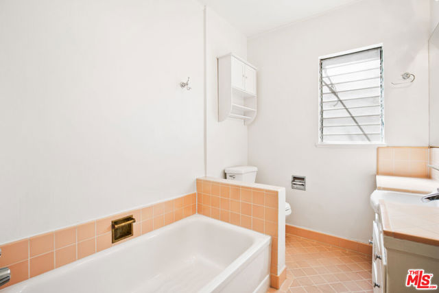 1323 N OLIVE Drive, West Hollywood CA: https://media.crmls.org/mediaz/214b3905-bb3c-4767-ab9a-a7ba8f4859e3.jpg