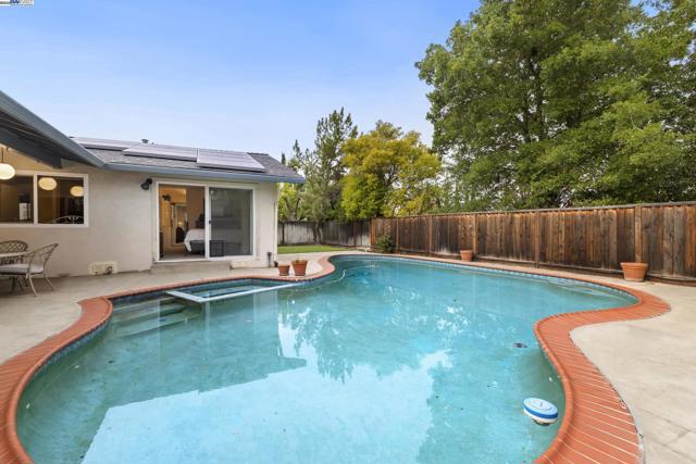 5145 Springdale Ave, Pleasanton CA: https://media.crmls.org/mediaz/214b9d49-c287-4512-83bd-2f5c871db687.jpg