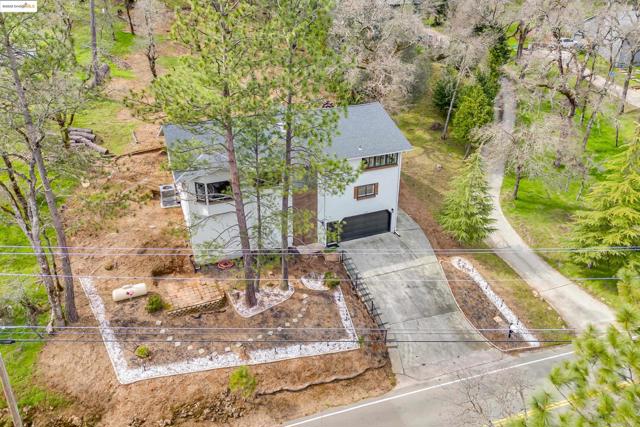 16806 Brewer Rd, Grass Valley CA: https://media.crmls.org/mediaz/214bdf1a-f373-43c2-bd9d-424ad2be86e3.jpg