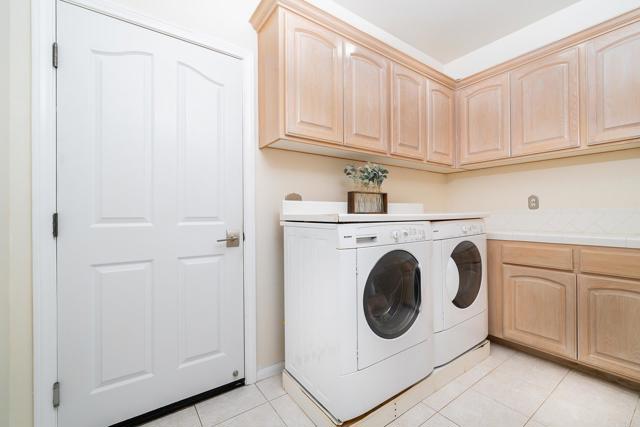 1185 Cedar Summit Drive, Ramona CA: https://media.crmls.org/mediaz/214c025b-ef00-425d-a5b8-e1387a9624a8.jpg