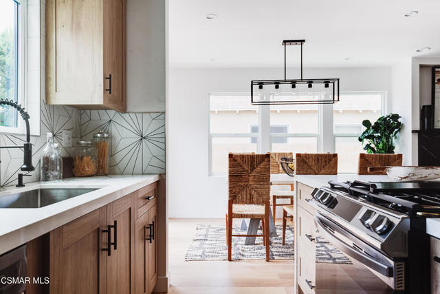 14322 W Collins Street, Sherman Oaks CA: https://media.crmls.org/mediaz/214c65e5-04cb-4915-8a38-4514c0f1ea99.jpg