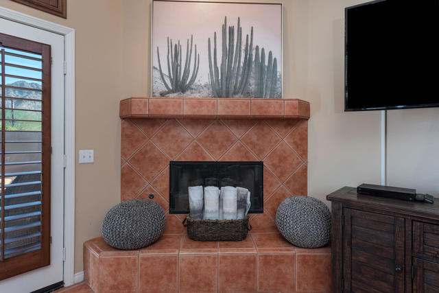 77680 Calle Madrid - Living Rm Fireplace