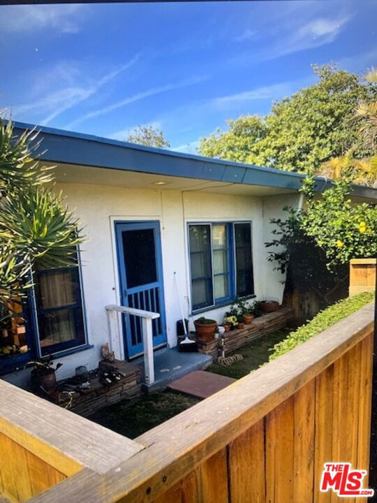 1621 CENTINELA Avenue, B photo 1