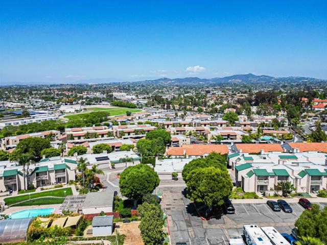 699 Ascot Dr, Vista CA: https://media.crmls.org/mediaz/214db267-4168-46bd-924b-013fdd62fb9e.jpg