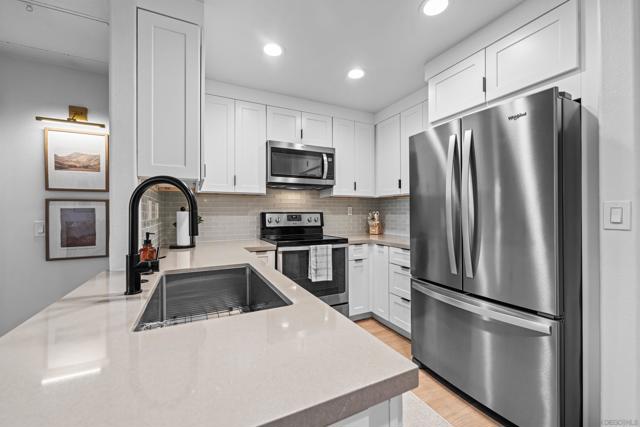 510 Camino De La Reina, San Diego CA: https://media.crmls.org/mediaz/214dbcdb-84b4-4027-a61c-e060b0b0a2c9.jpg