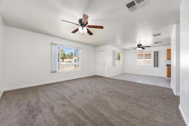 132 Center, Taft CA: https://media.crmls.org/mediaz/214e299c-e547-41ac-b7a5-0118b75dd0b7.jpg