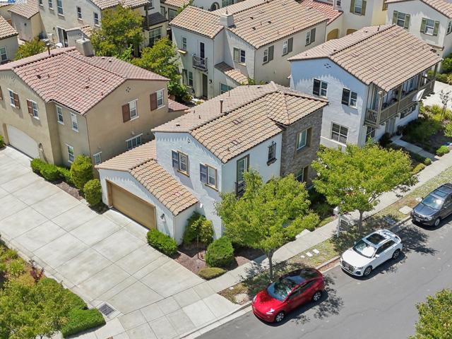 5010 Barrenstar Way, San Ramon CA: https://media.crmls.org/mediaz/214f2daa-8fb3-4fe6-a1bd-668370bb28ac.jpg