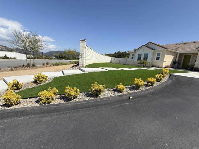 Detail Gallery Image 4 of 34 For 27983 Evergreen Way, Valley Center,  CA 92082 - 4 Beds | 2/1 Baths