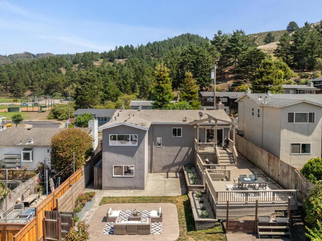 2150F842 8Fef 44A7 B0A5 4F20Be121F8E 812 Burns Court, Pacifica, Ca 94044 &Lt;Span Style='BackgroundColor:transparent;Padding:0Px;'&Gt; &Lt;Small&Gt; &Lt;I&Gt; &Lt;/I&Gt; &Lt;/Small&Gt;&Lt;/Span&Gt;